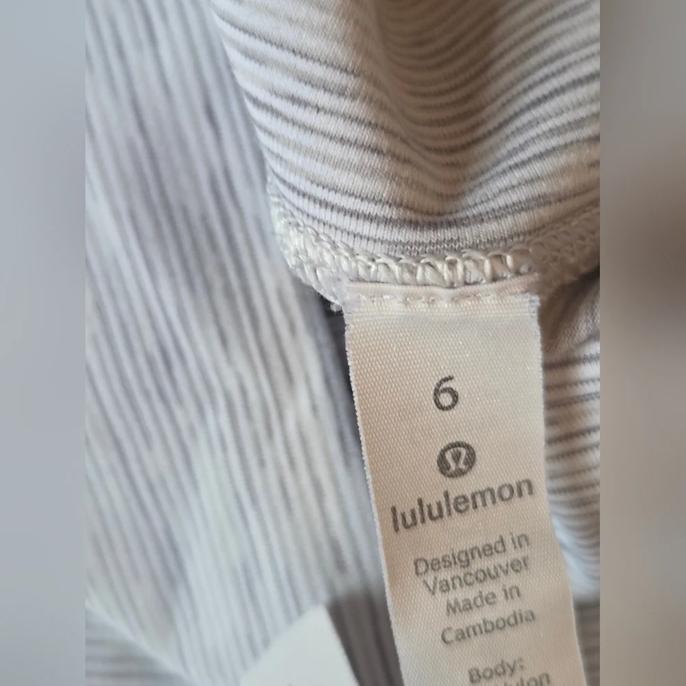 Lululemo Heather Gray Active Leggings with White Panels - Picture 5 of 5